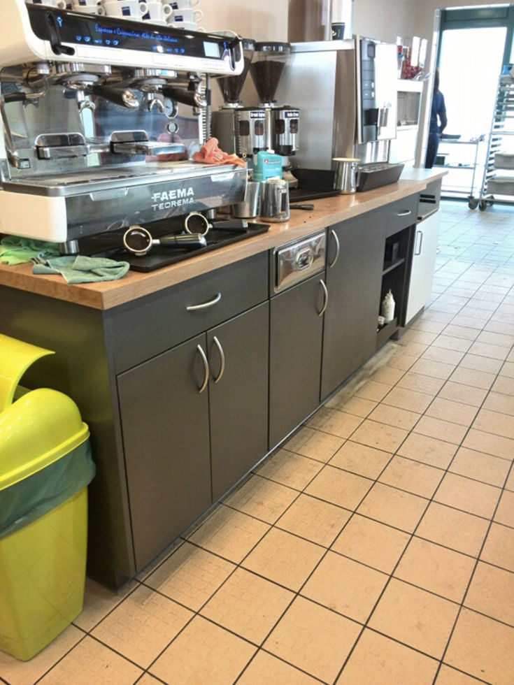 Sideboard mit Kaffeemaschinen