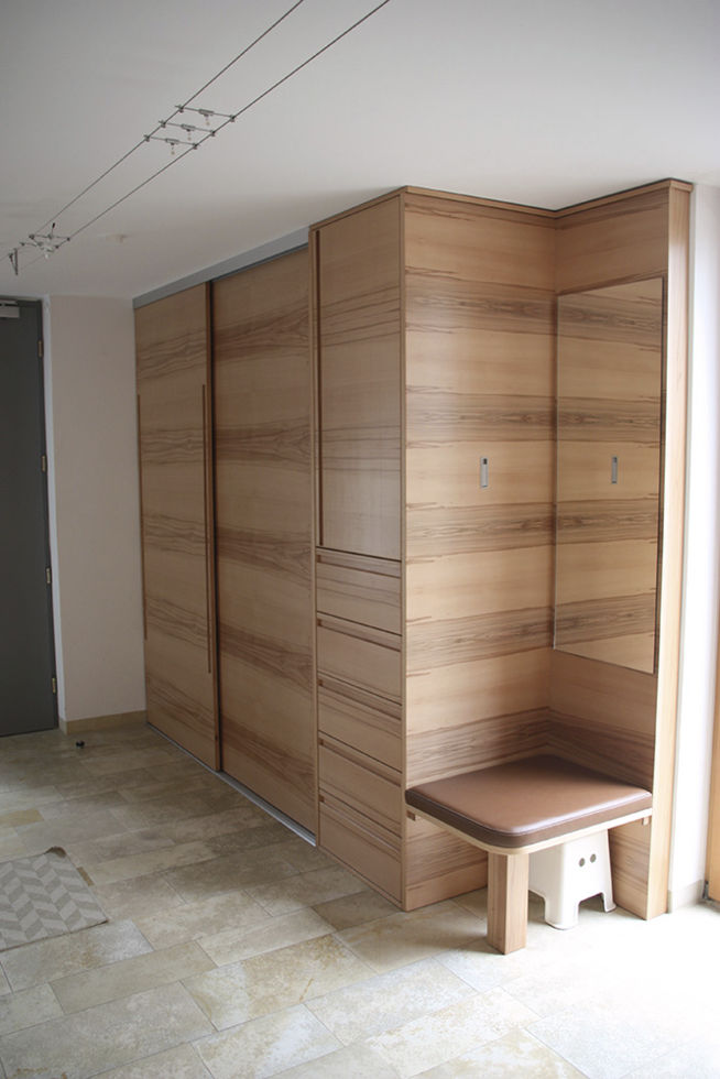 Nussbaum-Garderobe